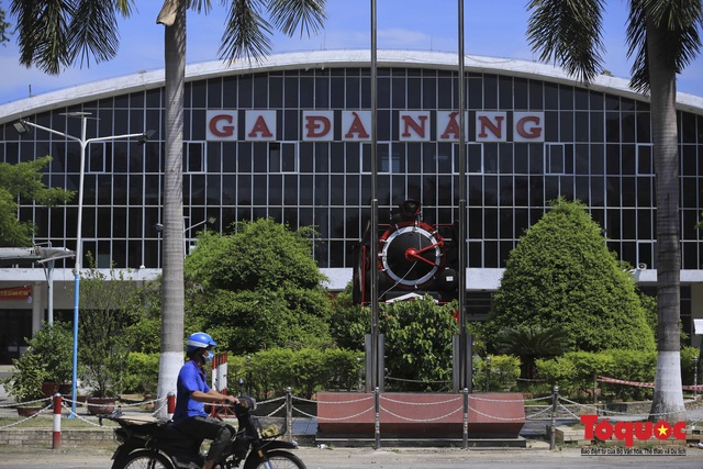 Đà Nẵng đồng ý mở lại đường bay nội địa, khai thác vận tải hành khách bằng đường sắt tại ga Đà Nẵng - Ảnh 2.