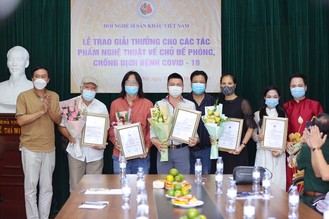 Trao Giải thưởng cho các tác phẩm nghệ thuật về phòng, chống COVID-19: 38 tác phẩm được giải A  - Ảnh 1.