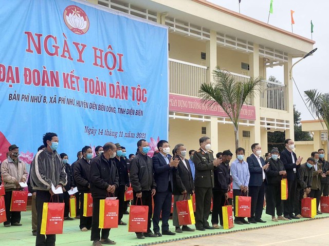 FLC trao tặng 100 căn nhà tình nghĩa tại Điện Biên - Ảnh 1.