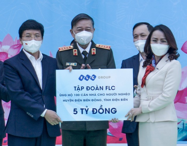 FLC trao tặng 100 căn nhà tình nghĩa tại Điện Biên - Ảnh 2.
