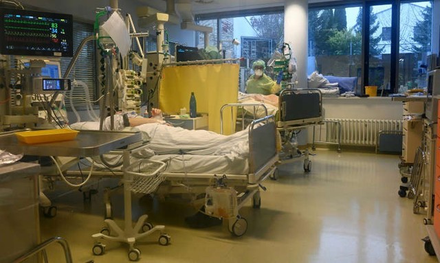 Bệnh viện Đức báo động khi làn sóng Covid-19 lần thứ tư bùng phát mạnh - Ảnh 1.