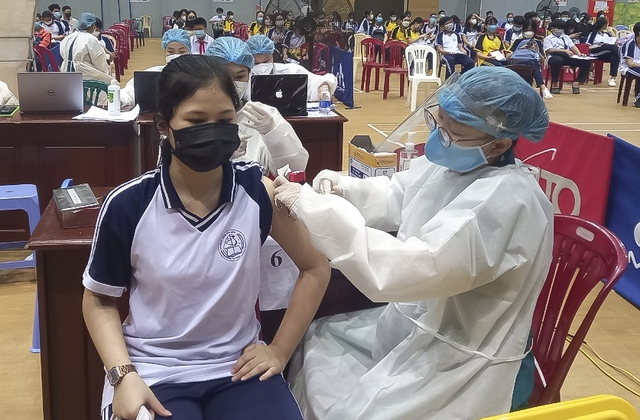 Đà Nẵng bắt đầu tiêm vaccine phòng Covid-19 cho hơn 34.000 học sinh lớp 8 và lớp 9 - Ảnh 3.
