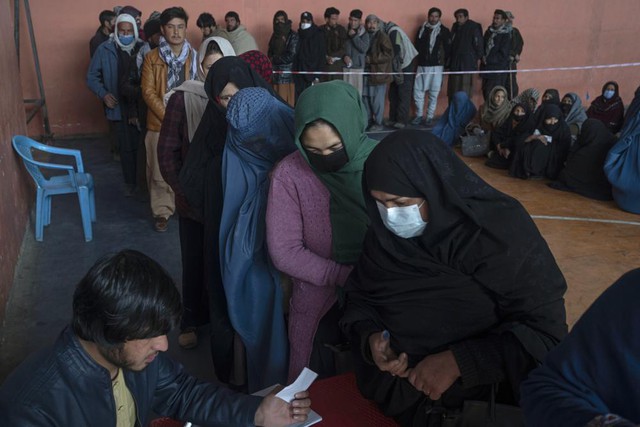Bức tranh nghèo đói tại Afghanistan: Ngay cả tầng lớp trung lưu cũng rơi vào&quot;khốn đốn&quot; - Ảnh 2.