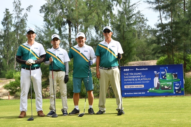 Nhà vô địch giải đấu FCA Golf Tournament 2021 nhận vàng nguyên khối 9999 - Ảnh 3.