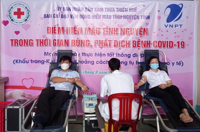 Thừa Thiên Huế: Hàng trăm người tham gia hiến máu tại điểm hiến máu cố định - Ảnh 2.