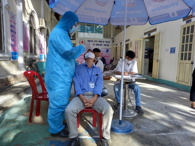 Thừa Thiên Huế: Hàng trăm người tham gia hiến máu tại điểm hiến máu cố định - Ảnh 1.