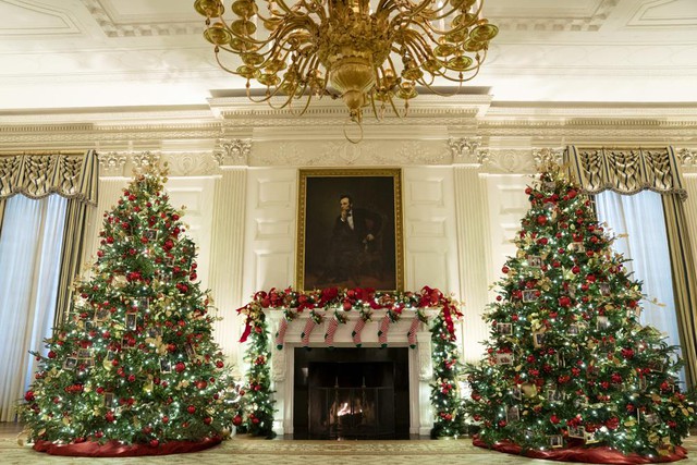 Không khí Giáng sinh ở Nhà Trắng: Những món quà đến từ trái tim - Ảnh 1.