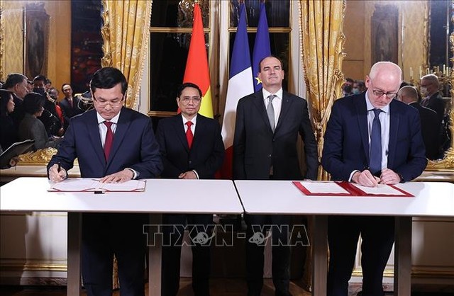 Việt Nam và Pháp ký kết nhiều thỏa thuận trong chuyến thăm của Thủ tướng Phạm Minh Chính - Ảnh 1.