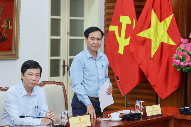 Ông Võ Văn Hưng - Chủ tịch UBND tỉnh Quảng Trị đã báo cáo về một số kết quả phát triển kinh tế xã hội của địa phương.