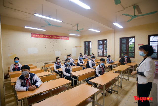 Học sinh từ lớp 1- lớp 6 tại 12 quận nội thành Hà Nội trở lại học trực tiếp từ ngày 21/2 - Ảnh 1.
