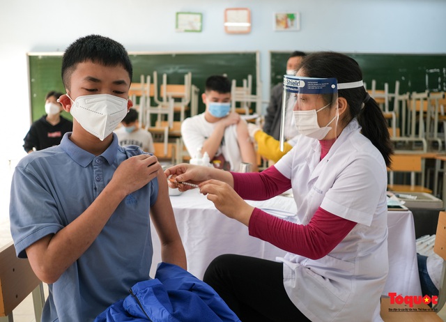 Ghi nhận trong ngày đầu Hà Nội triển khai tiêm vắc xin cho trẻ em  - Ảnh 1.