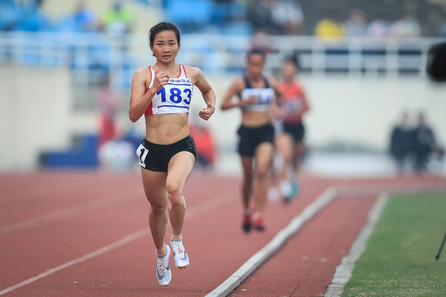 Giải Điền kinh vô địch quốc gia 2021: Nguyễn Thị Oanh &quot;xô đổ&quot; kỷ lục 5.000m tồn tại 18 năm - Ảnh 1.