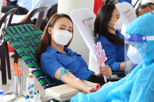 Tuần lễ hồng EVN lần thứ VII khu vực Đà Nẵng: Có 374 đơn vị máu được hiến tặng - Ảnh 2.