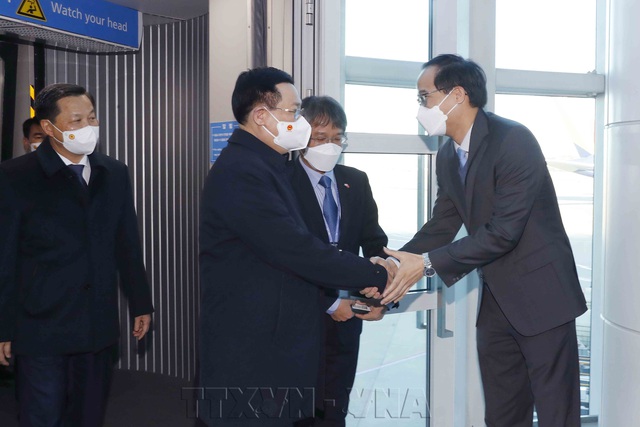 Chủ tịch Quốc hội Vương Đình Huệ đến Seoul, bắt đầu thăm chính thức Hàn Quốc - Ảnh 2.
