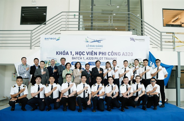 Tự chủ nguồn phi công, Bamboo Airways khai giảng khóa học viên A320 đầu tiên - Ảnh 1.