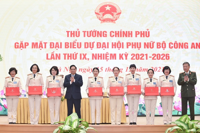 Thủ tướng gặp mặt đại biểu dự Đại hội Phụ nữ Bộ Công an lần thứ IX - Ảnh 3.