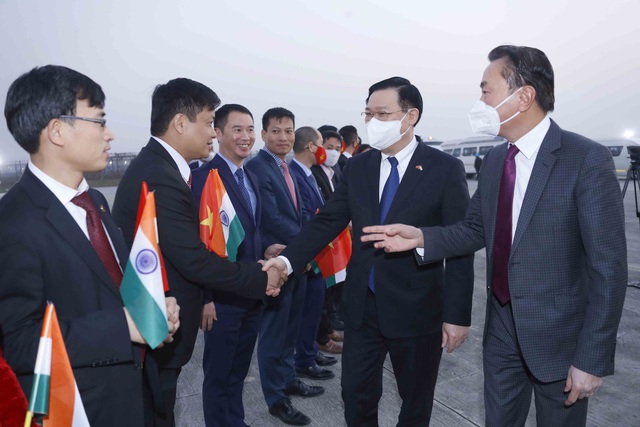 Sau chuyến thăm Hàn Quốc, Ấn Độ của Chủ tịch Quốc hội: Bàn giao hàng trăm nghìn liều vaccine, vật tư, nguyên liệu điều chế thuốc chống Covid - 19 - Ảnh 1.
