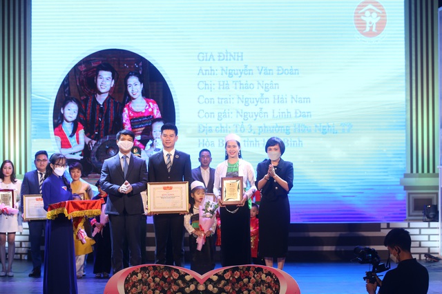 Tuyên dương 20 gia đình trẻ Việt Nam tiêu biểu năm 2021 - Ảnh 2.