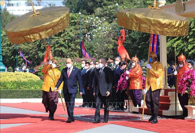 Các hoạt động đầu tiên của Chủ tịch nước Nguyễn Xuân Phúc tại Campuchia - Ảnh 2.