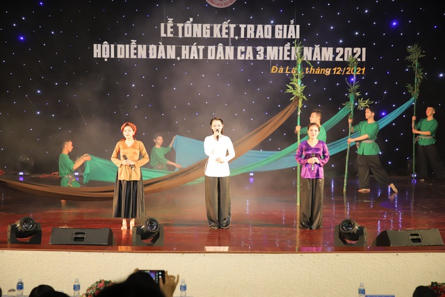 Hơn 90 huy chương được trao tại Hội diễn đàn, hát dân ca 3 miền năm 2021 - Ảnh 5.