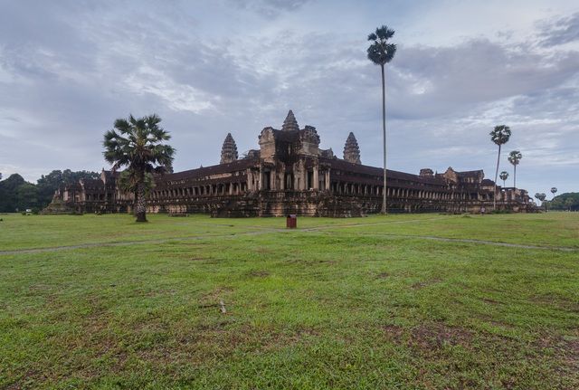 Angkor Wat: Địa điểm du lịch không thể thiếu với mỗi chuyến đi tới Campuchia - Ảnh 2.