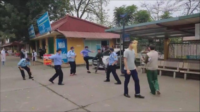 Vệ sĩ đánh người nhà bệnh nhân: Bệnh viện đa khoa Tuyên Quang chấm dứt hợp đồng với công ty bảo vệ  - Ảnh 2.