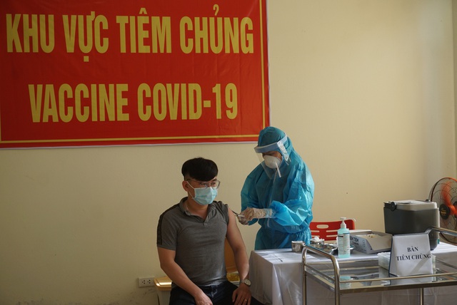 Hình ảnh những y bác sĩ đầu tiên ở Đà Nẵng tiêm vắc xin Covid-19 - Ảnh 3.