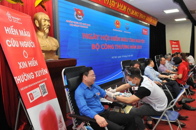 Cán bộ công nhân viên chức Bộ Công Thương đã hiến tặng 276 đơn vị máu - Ảnh 1.