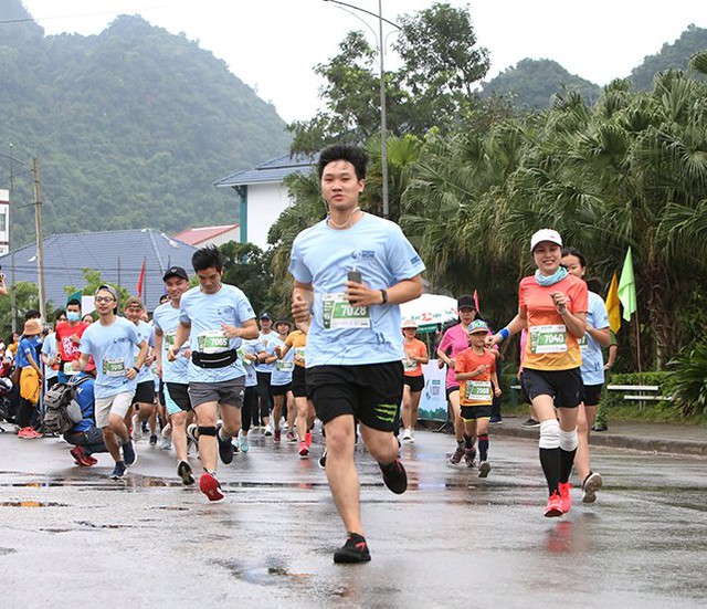 Gần 1.600 người tham gia “Quảng Bình Discovery Marathon” hào hứng với đường chạy giữa lòng di sản - Ảnh 1.