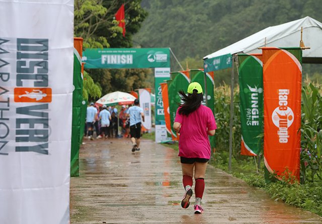Gần 1.600 người tham gia “Quảng Bình Discovery Marathon” hào hứng với đường chạy giữa lòng di sản - Ảnh 9.