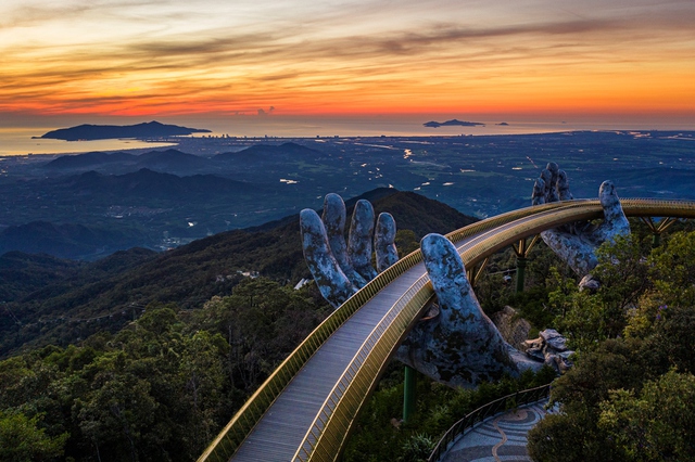 Cầu Vàng tại Bà Nà Hills đứng top 1 danh sách kỳ quan mới thế giới - Ảnh 1.
