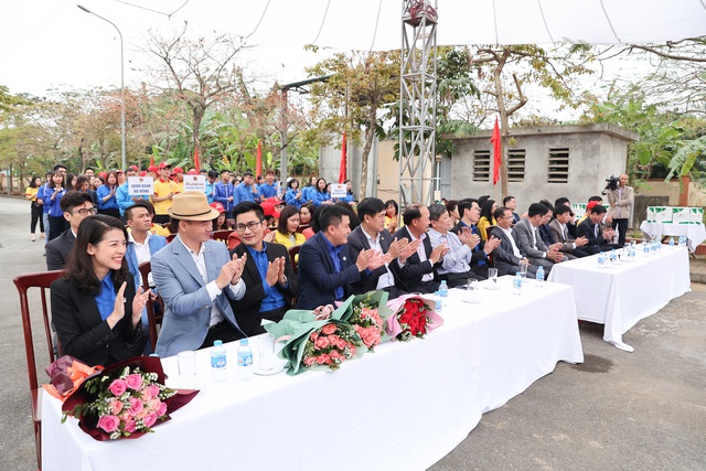 Thanh niên hăng hái trồng cây hưởng ứng kỷ niệm 90 năm ngày thành lập Đoàn TNCS Hồ Chí Minh - Ảnh 2.