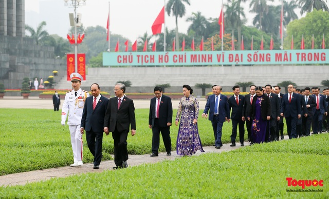 Lãnh đạo Đảng, Nhà nước và Đại biểu Quốc hội viếng Chủ tịch Hồ Chí Minh trước khai mạc Kỳ họp thứ 11, Quốc hội khóa XIV - Ảnh 7.