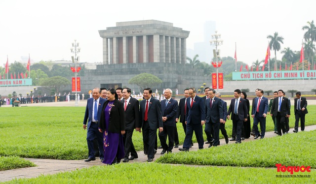 Lãnh đạo Đảng, Nhà nước và Đại biểu Quốc hội viếng Chủ tịch Hồ Chí Minh trước khai mạc Kỳ họp thứ 11, Quốc hội khóa XIV - Ảnh 9.