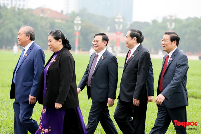 Lãnh đạo Đảng, Nhà nước và Đại biểu Quốc hội viếng Chủ tịch Hồ Chí Minh trước khai mạc Kỳ họp thứ 11, Quốc hội khóa XIV - Ảnh 10.