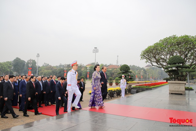 Lãnh đạo Đảng, Nhà nước và Đại biểu Quốc hội viếng Chủ tịch Hồ Chí Minh trước khai mạc Kỳ họp thứ 11, Quốc hội khóa XIV - Ảnh 5.