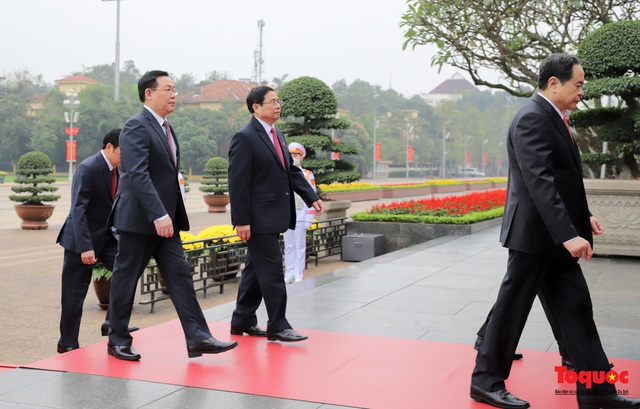 Lãnh đạo Đảng, Nhà nước và Đại biểu Quốc hội viếng Chủ tịch Hồ Chí Minh trước khai mạc Kỳ họp thứ 11, Quốc hội khóa XIV - Ảnh 6.