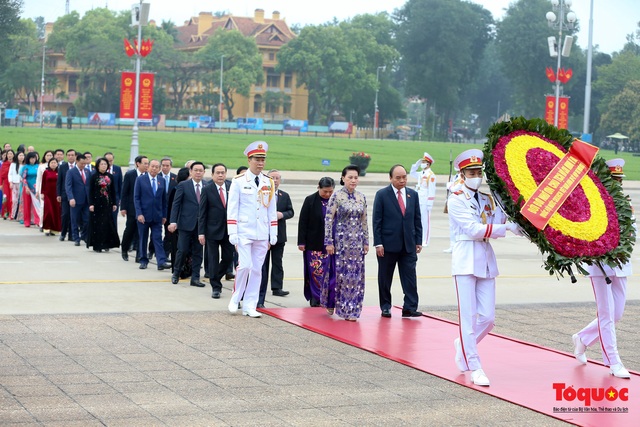 Lãnh đạo Đảng, Nhà nước và Đại biểu Quốc hội viếng Chủ tịch Hồ Chí Minh trước khai mạc Kỳ họp thứ 11, Quốc hội khóa XIV - Ảnh 2.