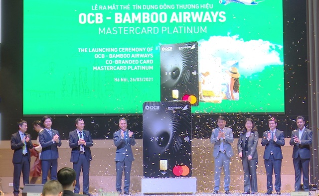 Giao dịch an tâm, cất cánh đẳng cấp với thẻ tín dụng đồng thương hiệu OCB – Bamboo Airways Mastercard Platinum - Ảnh 1.