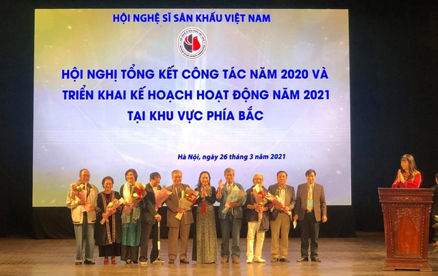 Hội Nghệ sĩ sân khấu Việt Nam đã trao 33 giải thưởng cho các nghệ sĩ, tác phẩm xuất sắc - Ảnh 1.
