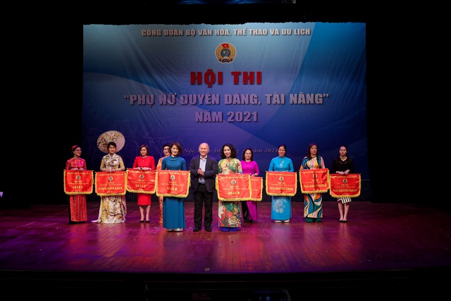 Nhiều tiết mục ấn tượng trong Hội thi “Phụ nữ duyên dáng, tài năng” năm 2021 - Ảnh 16.
