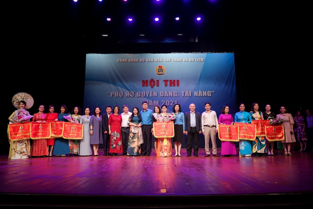 Nhiều tiết mục ấn tượng trong Hội thi “Phụ nữ duyên dáng, tài năng” năm 2021 - Ảnh 19.