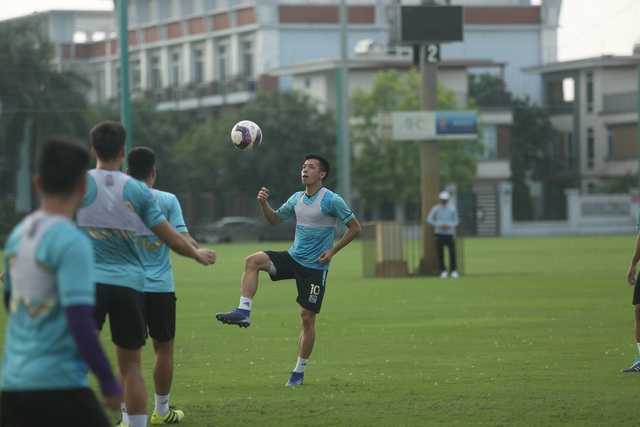 Ngoại binh Hà Nội FC: &quot;Văn Quyết trở lại là nguồn bổ sung cần thiết cho đội&quot; - Ảnh 1.