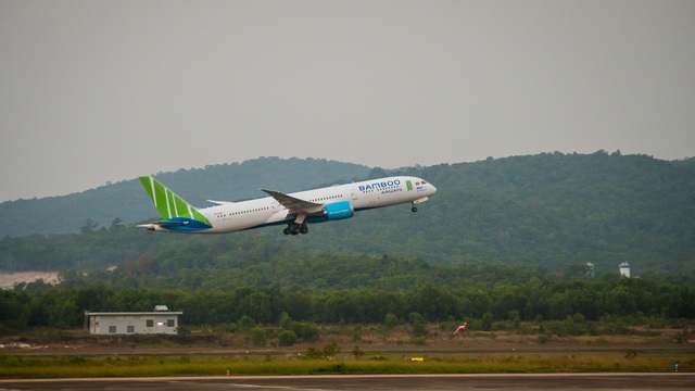 Doanh nghiệp Việt – Mỹ bắt tay nâng cấp hạ tầng hàng không, Bamboo Airways chuẩn bị để bay thẳng từ quý III - Ảnh 1.