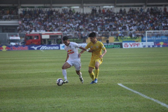 Thắng tối thiểu, HLV Kiatisak muốn chơi bật mí cách khống chế Hà Nội FC - Ảnh 1.