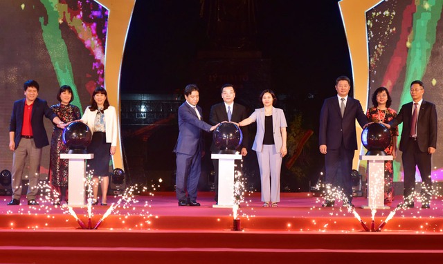 Khai mạc Lễ hội Du lịch và văn hóa ẩm thực Hà Nội 2021 - Ảnh 1. Khai mạc Lễ hội Du lịch và văn hóa ẩm thực Hà Nội 2021 - Ảnh 1.