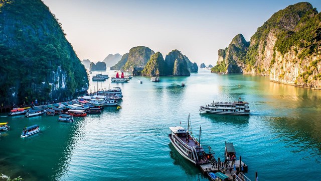 Hạ Long: Rộn rã mùa lễ hội giữa lòng kỳ quan - Ảnh 3. Hạ Long: Rộn rã mùa lễ hội giữa lòng kỳ quan - Ảnh 3.