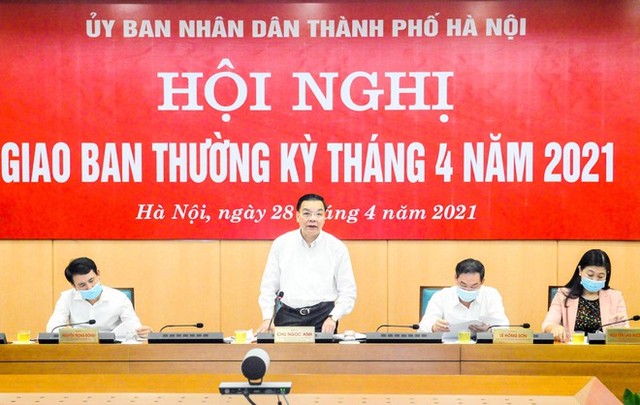 Chủ tịch Hà Nội: Thắt chặt công tác phòng dịch Covid-19, nâng mức cảnh báo nguy cơ lên mức độ cao - Ảnh 1.