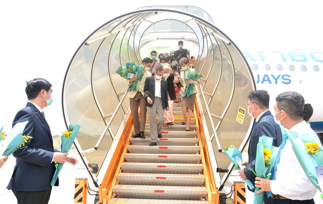 Mở mới 8 đường bay tới Phú Quốc và Quy Nhơn, Bamboo Airways nhắm mục tiêu khai thác 80 đường bay trong 2021 - Ảnh 1.