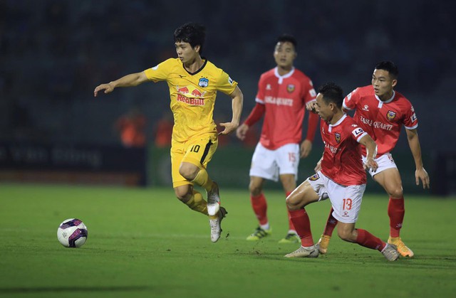 V-League thay đổi lịch thi đấu do ảnh hưởng của dịch Covid-19 - Ảnh 1.